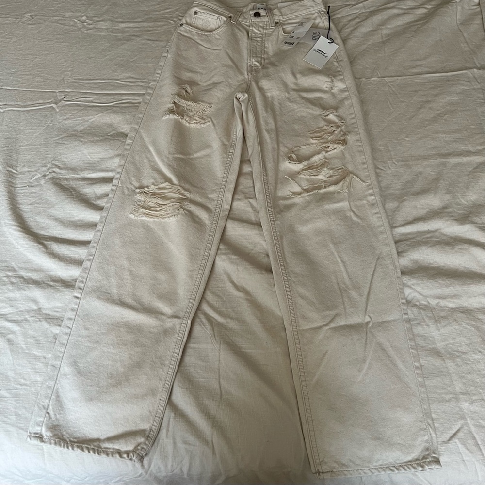 Urban Outfitters BDG High-Waisted Baggy Jean Cream Distressed